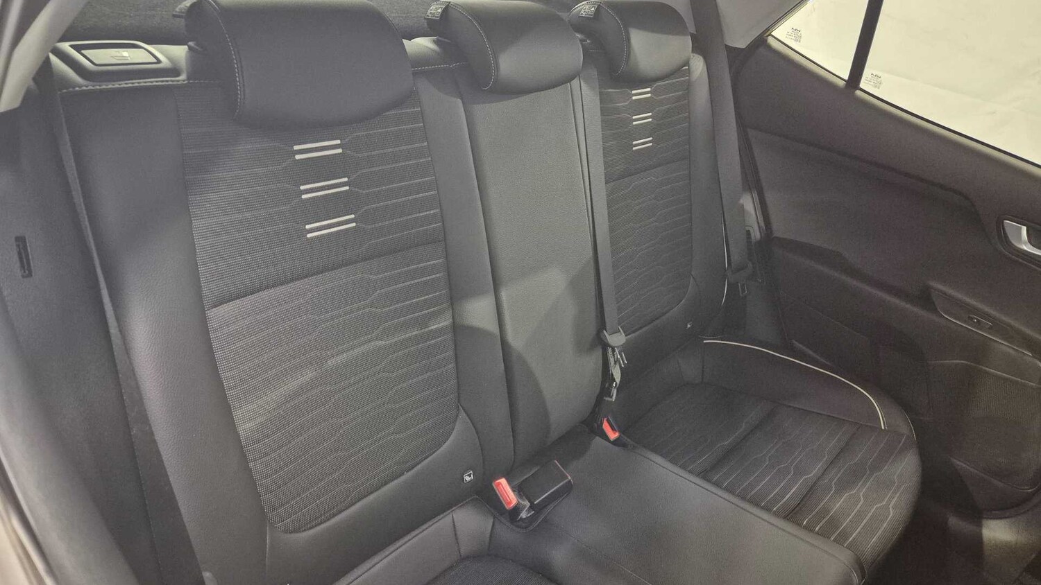 Used Kia Stonic 2023 for sale - 77099592: Photo 15