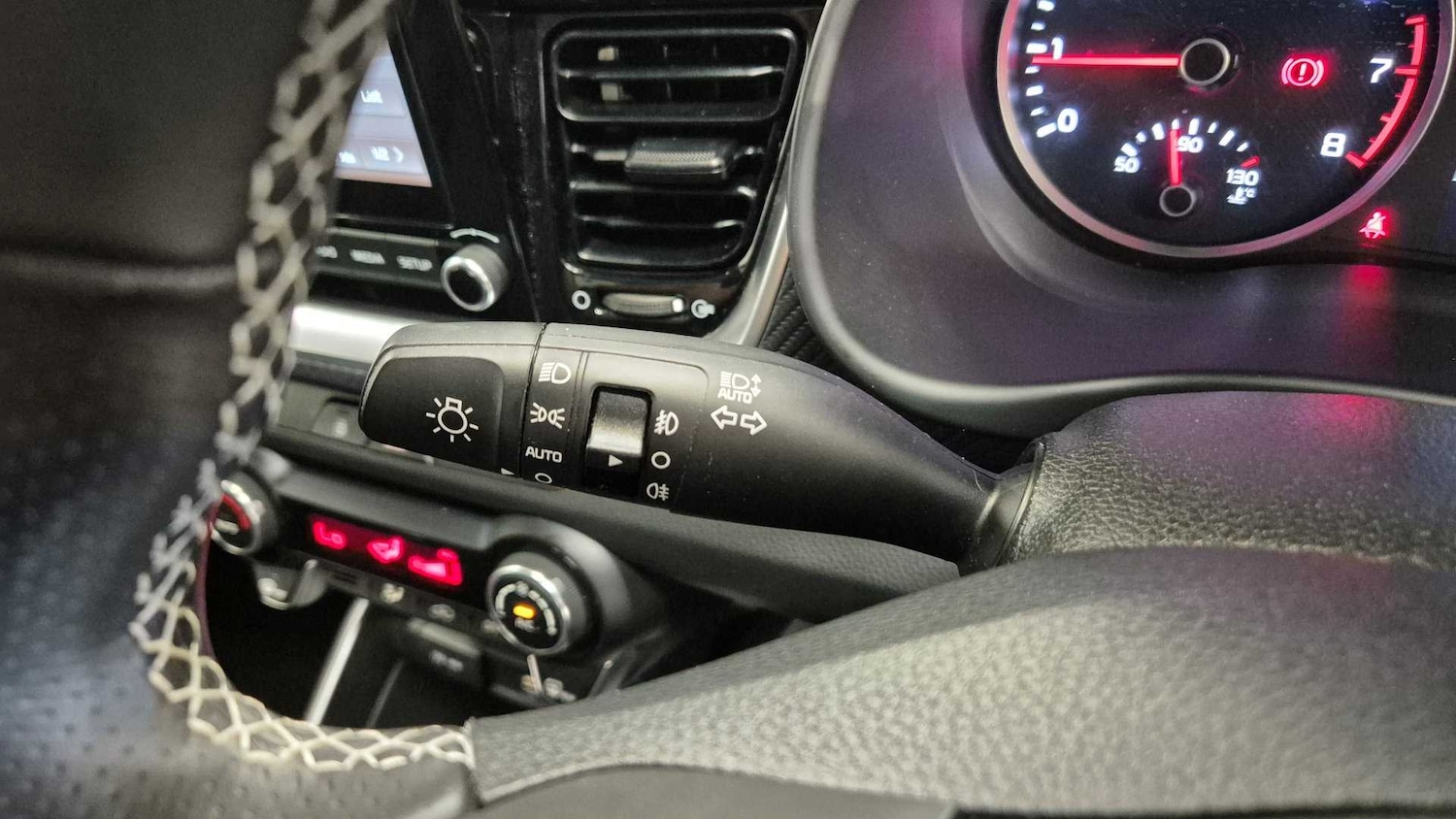 Used Kia Stonic 2023 for sale - 77099592: Photo 25