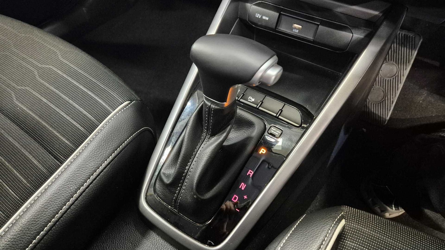 Used Kia Stonic 2023 for sale - 77099592: Photo 27