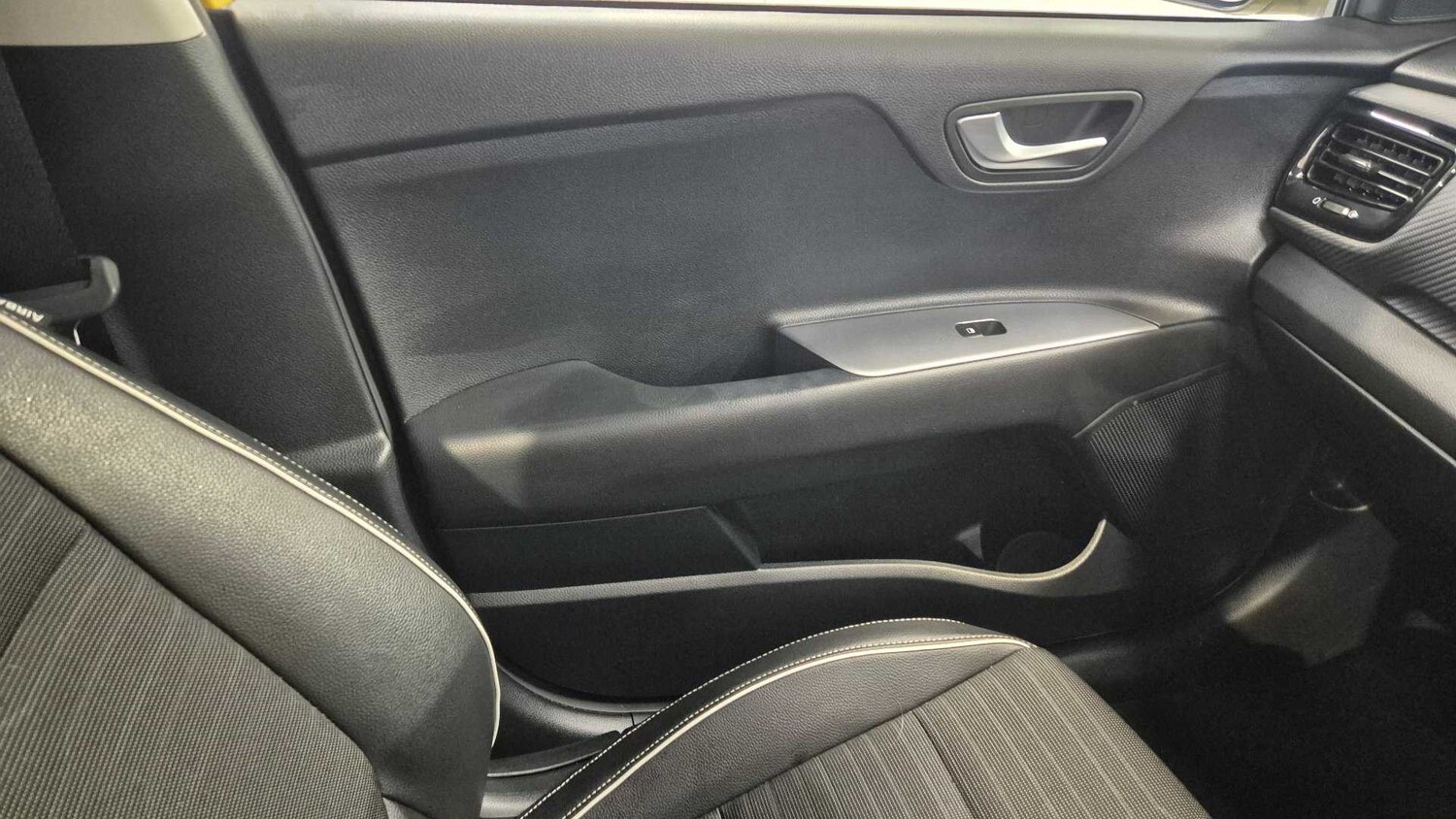 Used Kia Stonic 2023 for sale - 77099592: Photo 33