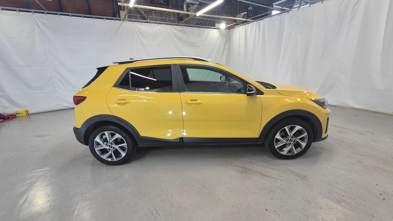 Used Kia Stonic 2023 for sale - 77099592: Photo 4