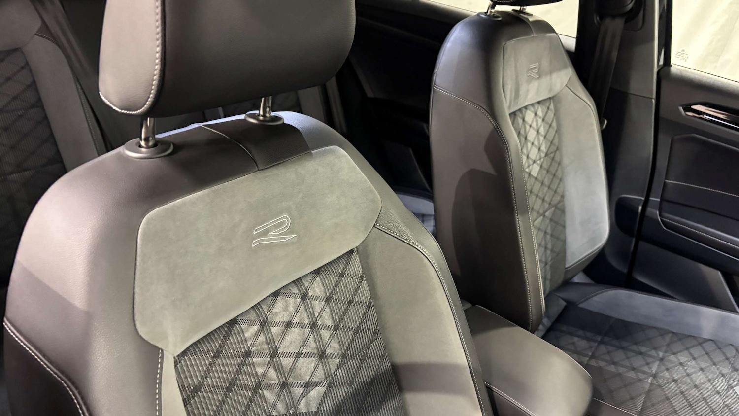 Used Volkswagen T-Roc 2023 for sale - 77648804: Photo 13