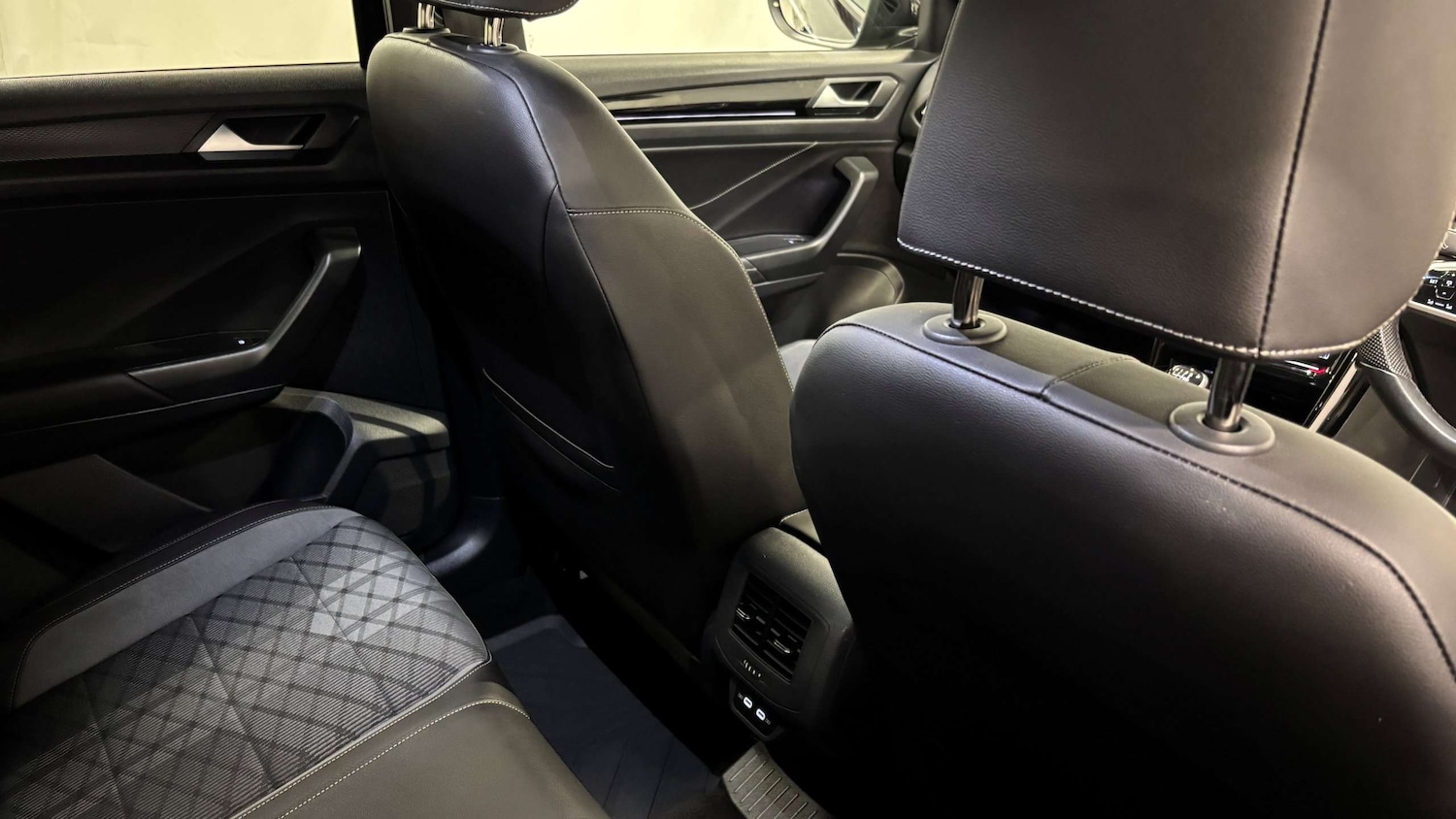 Used Volkswagen T-Roc 2023 for sale - 77648804: Photo 15