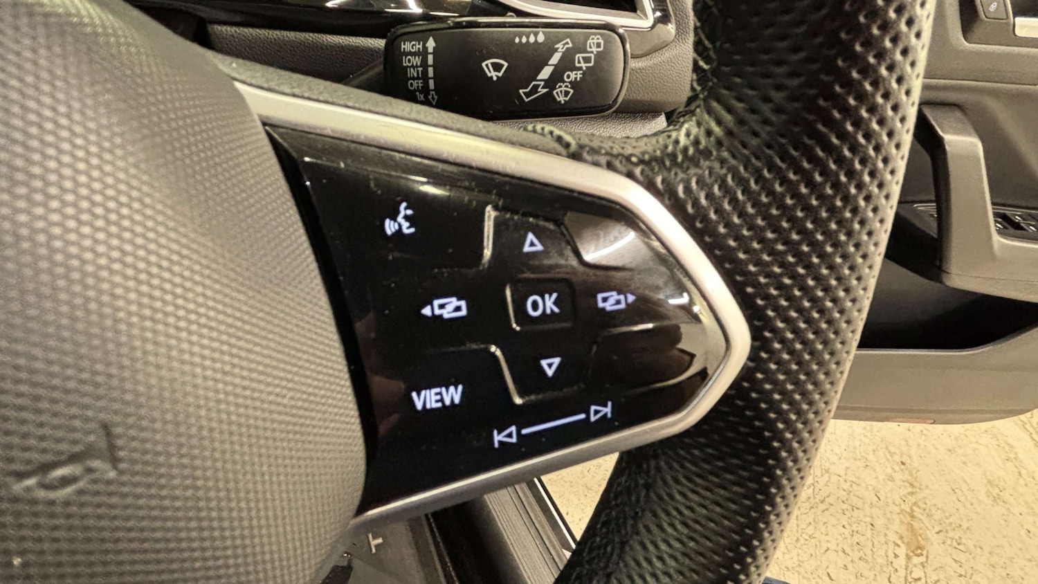 Used Volkswagen T-Roc 2023 for sale - 77648804: Photo 24