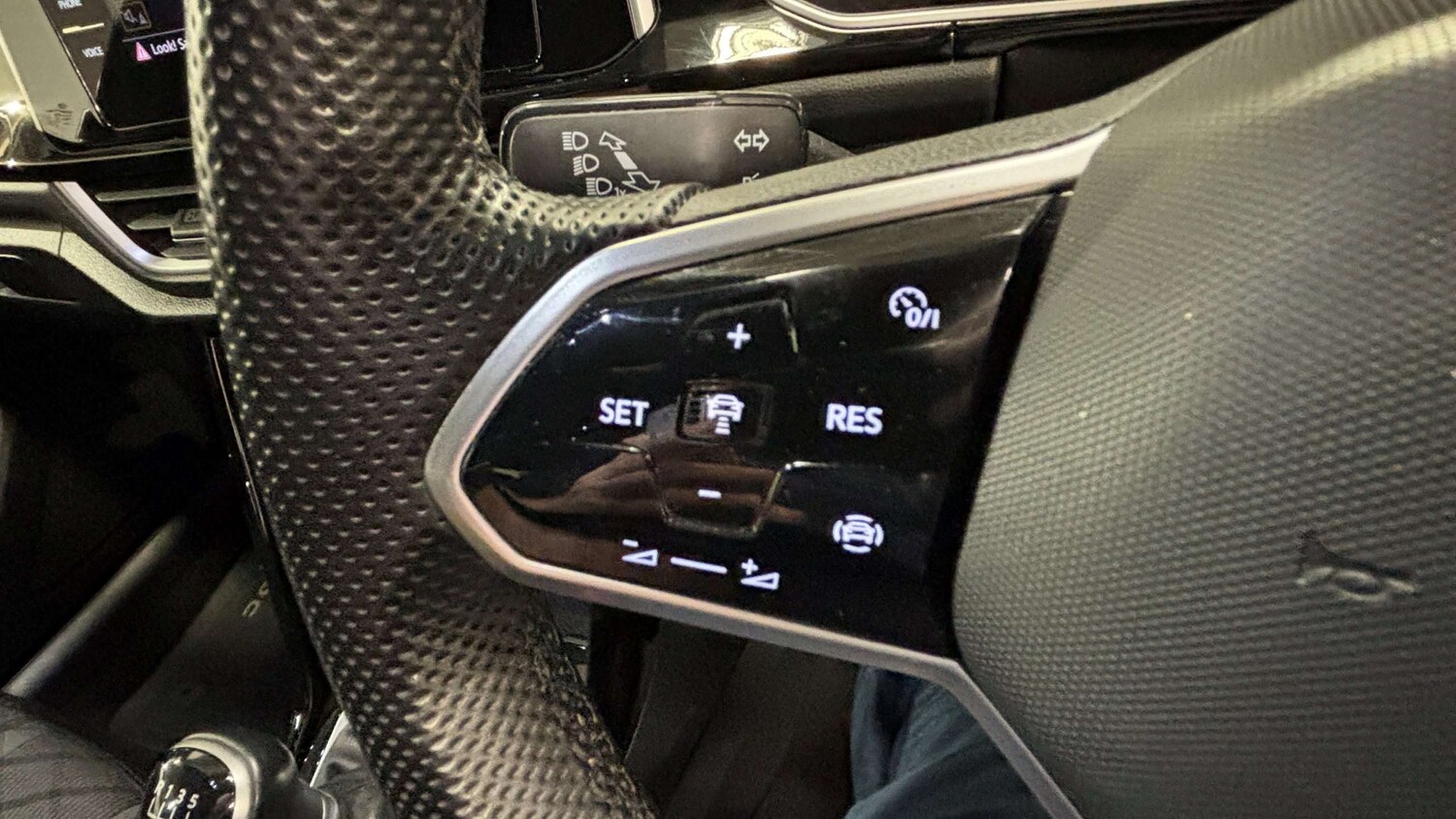 Used Volkswagen T-Roc 2023 for sale - 77648804: Photo 25