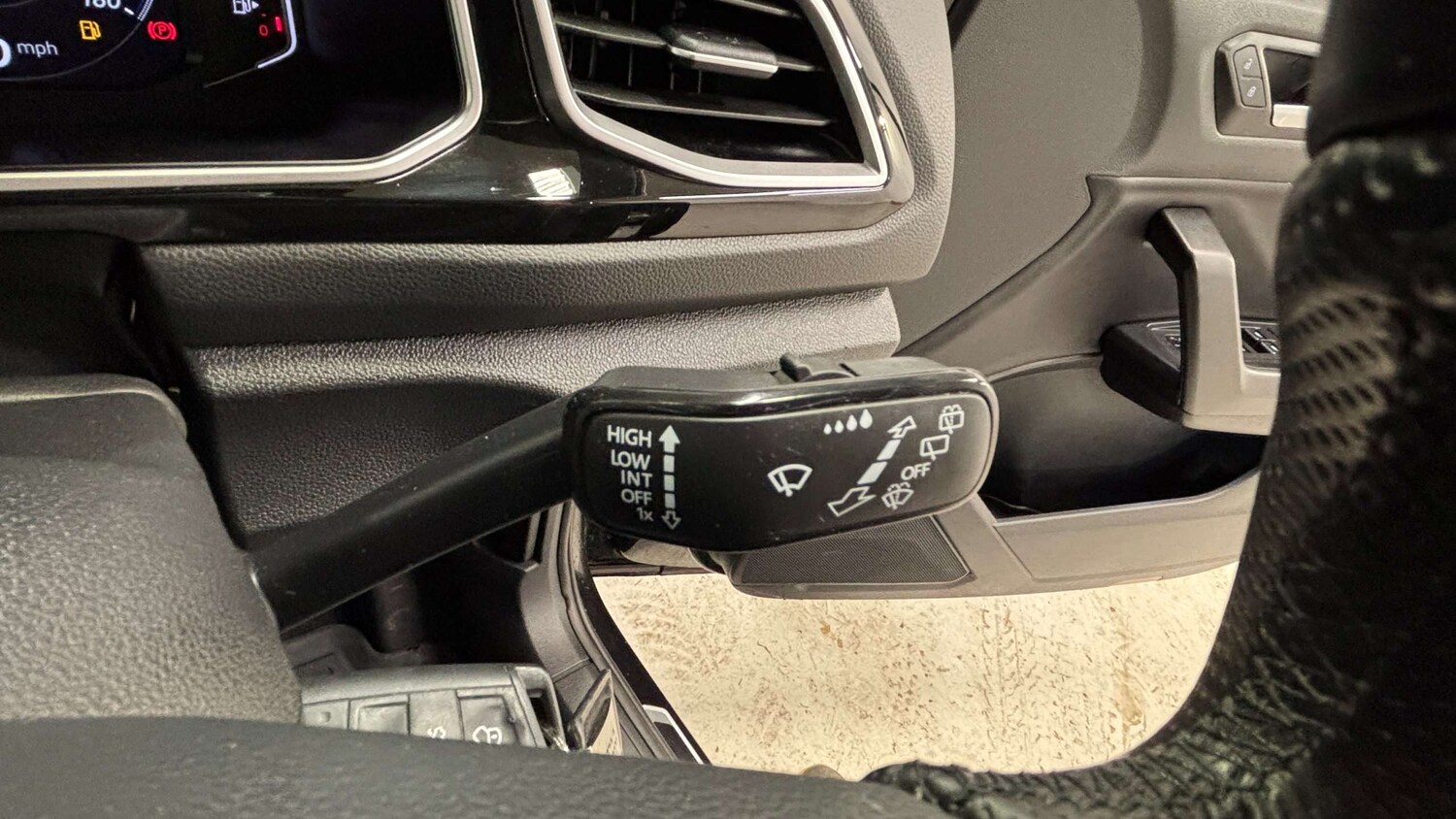 Used Volkswagen T-Roc 2023 for sale - 77648804: Photo 27