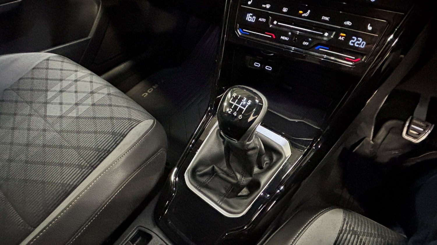 Used Volkswagen T-Roc 2023 for sale - 77648804: Photo 28