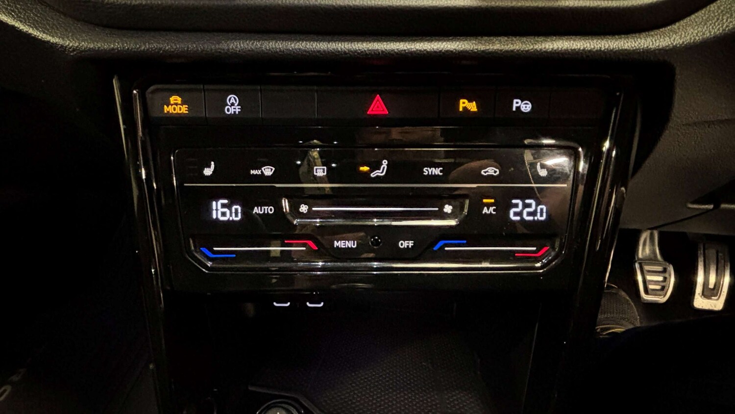 Used Volkswagen T-Roc 2023 for sale - 77648804: Photo 29