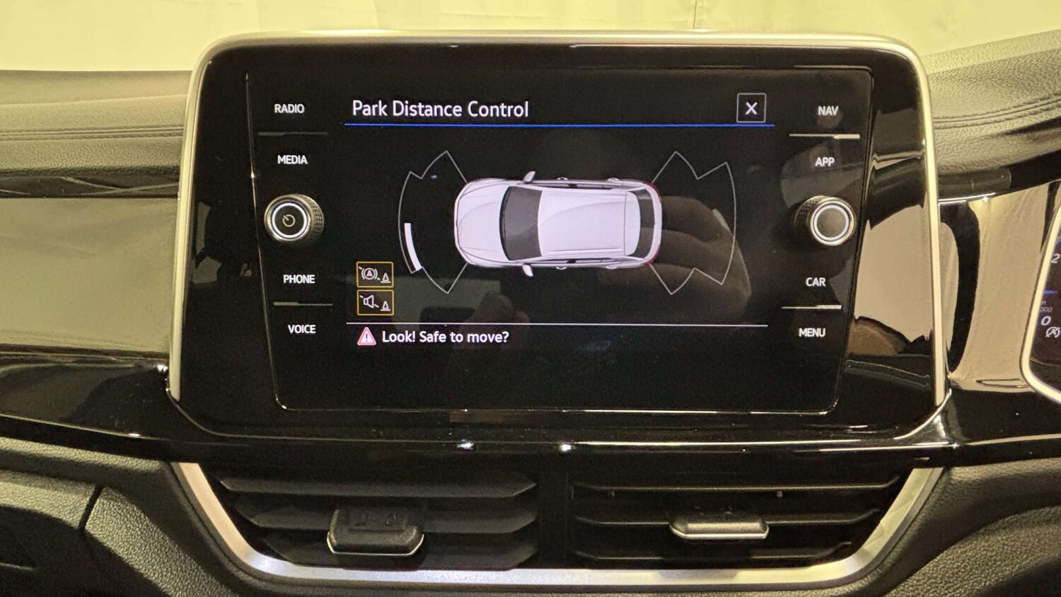 Used Volkswagen T-Roc 2023 for sale - 77648804: Photo 31