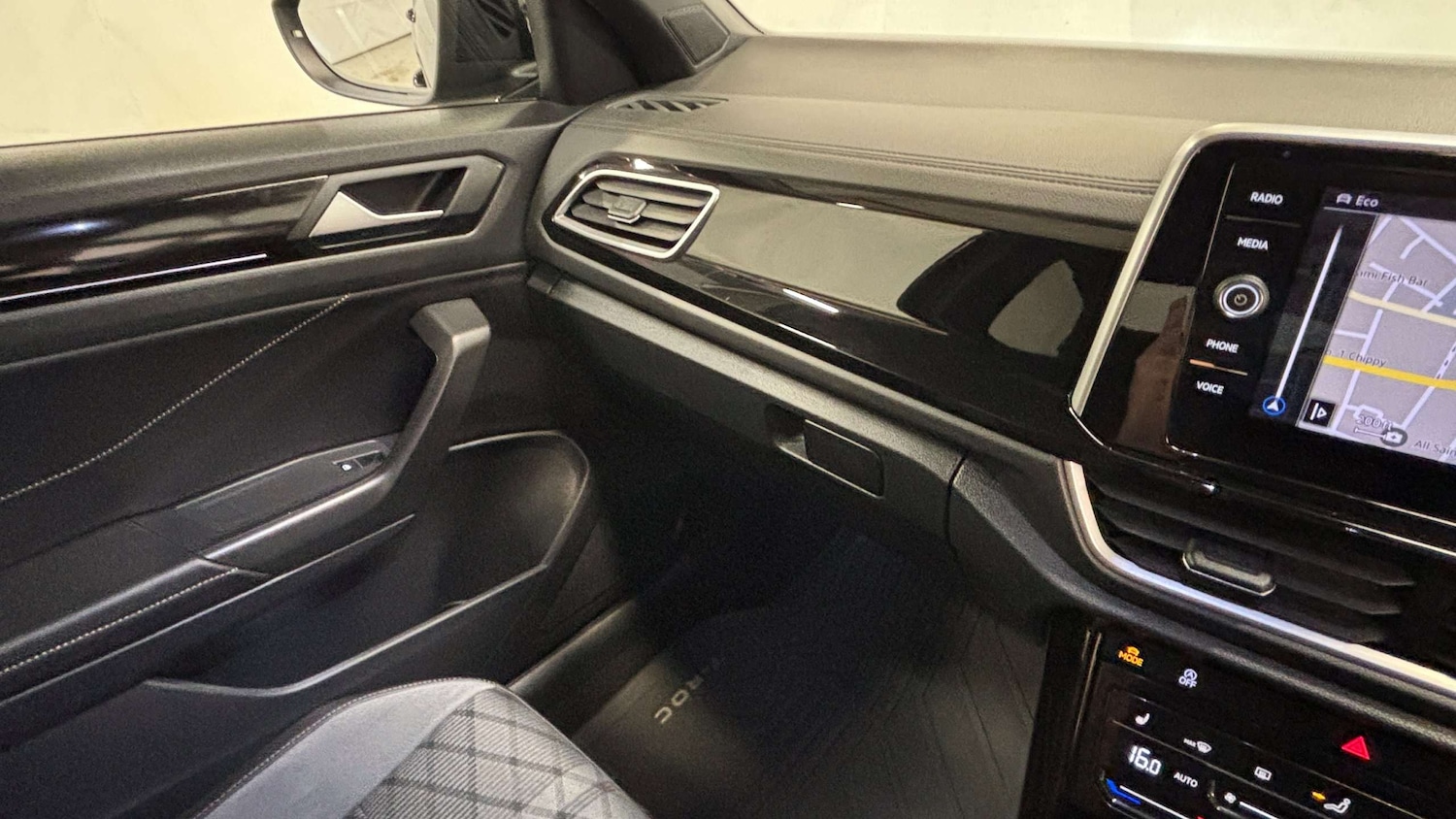 Used Volkswagen T-Roc 2023 for sale - 77648804: Photo 33