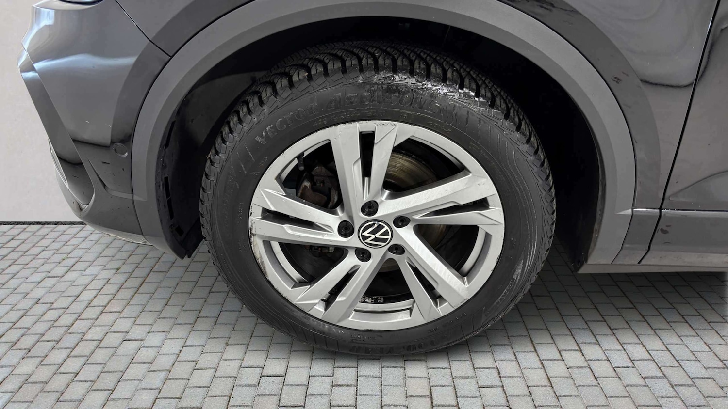 Used Volkswagen T-Roc 2023 for sale - 77648804: Photo 9