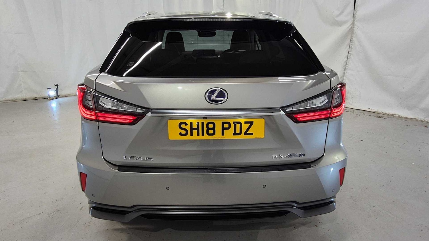 Used Lexus RX 2018 for sale - 76100635: Photo 4