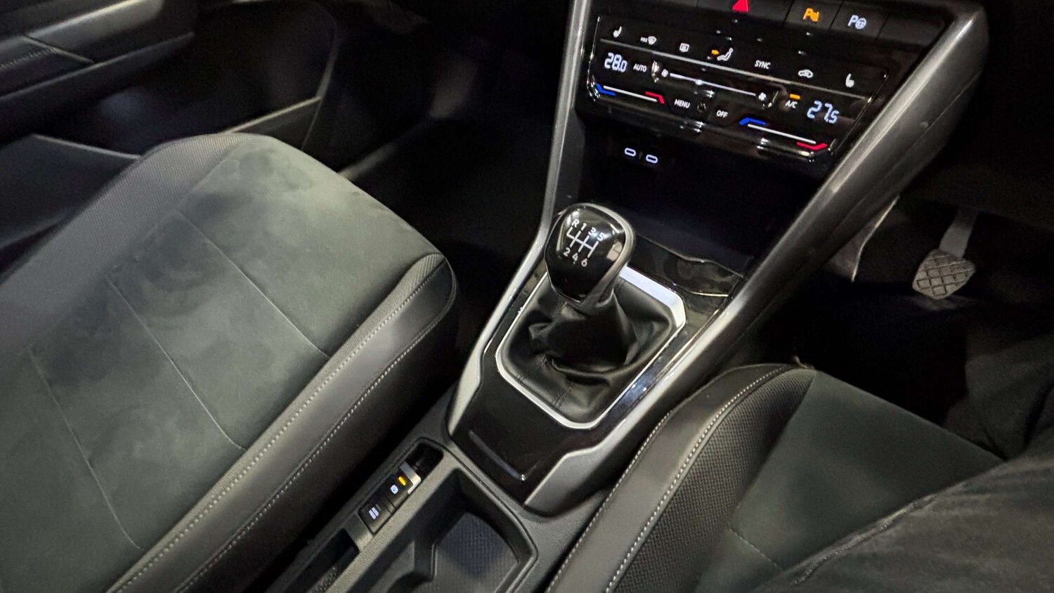 Used Volkswagen T-Roc 2022 for sale - 76929106: Photo 24