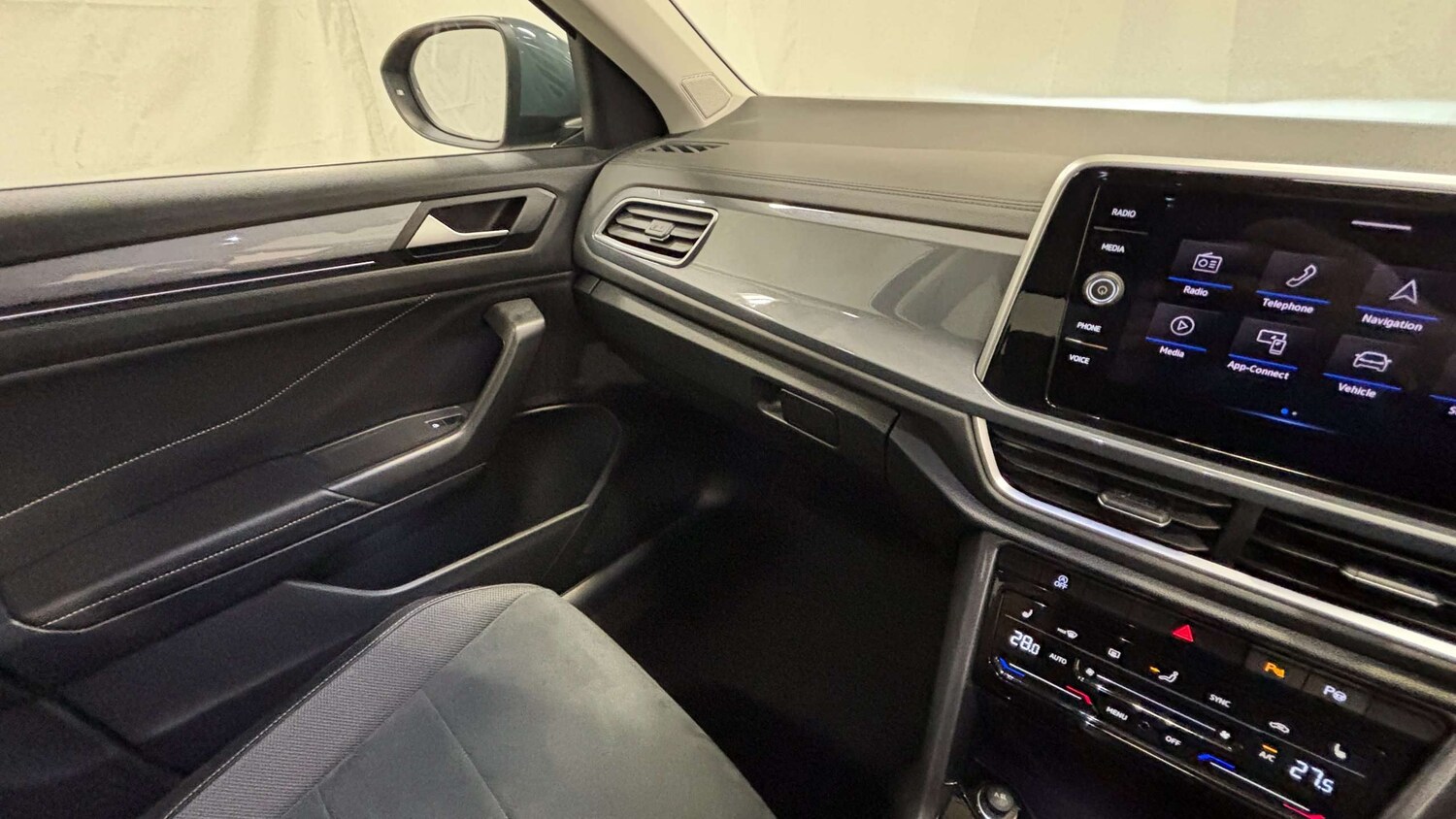 Used Volkswagen T-Roc 2022 for sale - 76929106: Photo 27