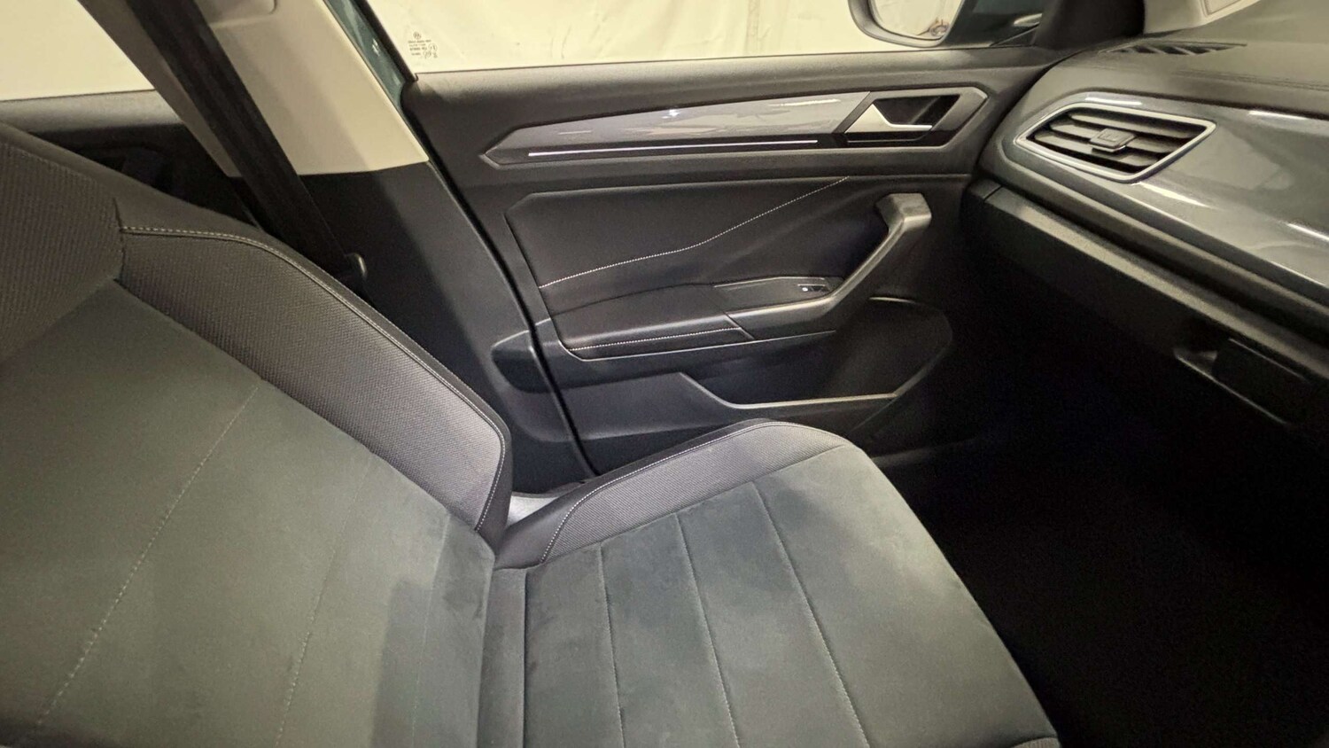 Used Volkswagen T-Roc 2022 for sale - 76929106: Photo 28