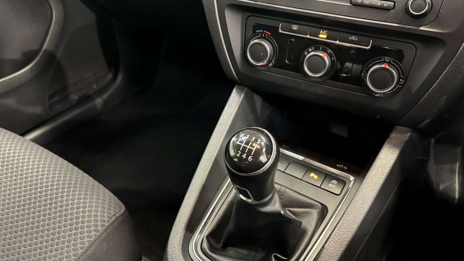 Used Volkswagen Jetta 2015 for sale - 76540798: Photo 27