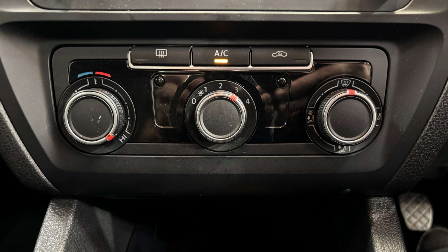 Used Volkswagen Jetta 2015 for sale - 76540798: Photo 28