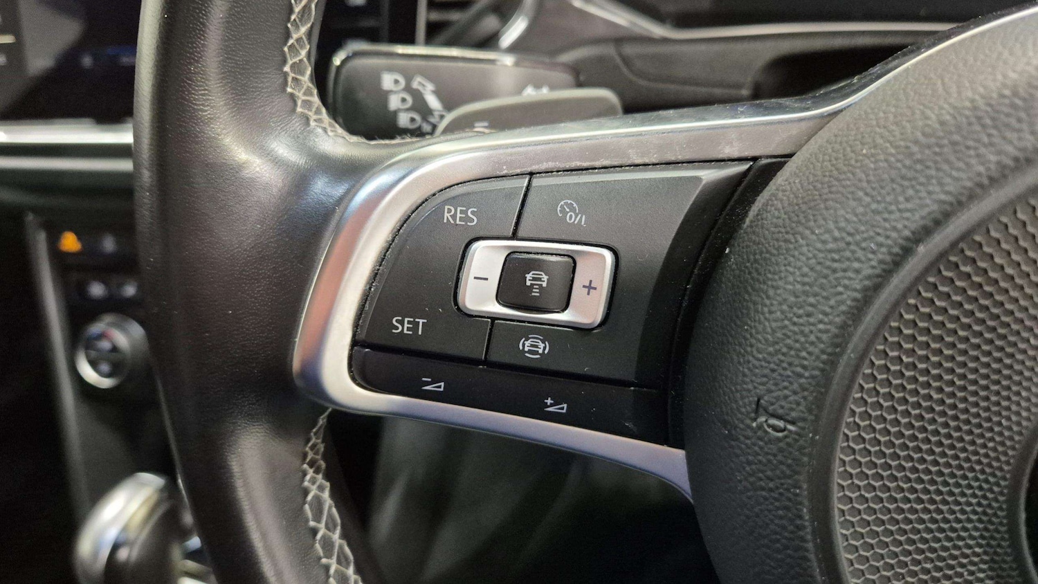 Used Volkswagen T-Roc 2021 for sale - 76636783: Photo 22