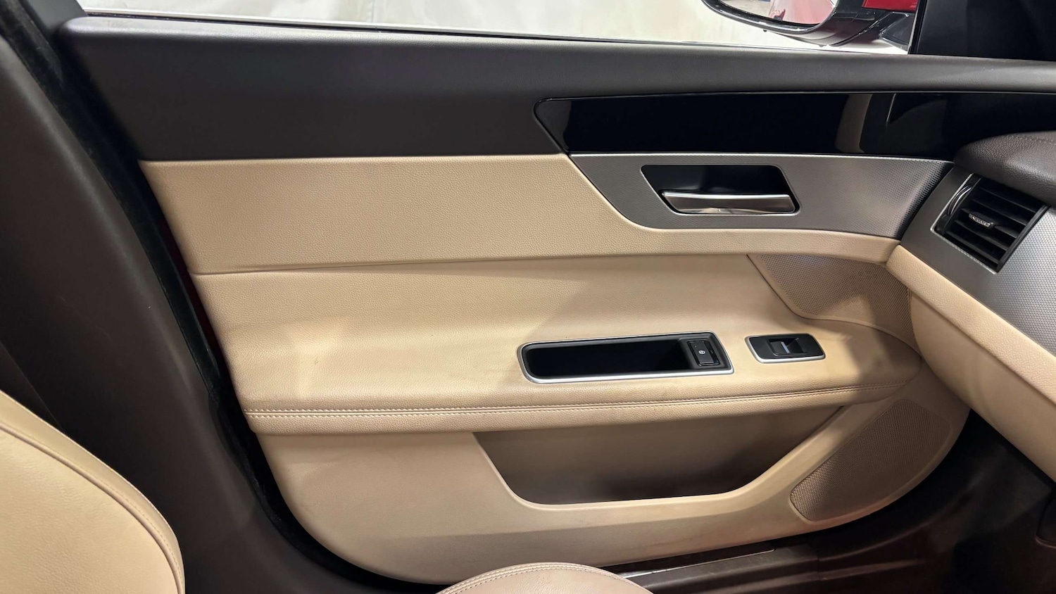 Used Jaguar XF 2018 for sale - 78187845: Photo 35