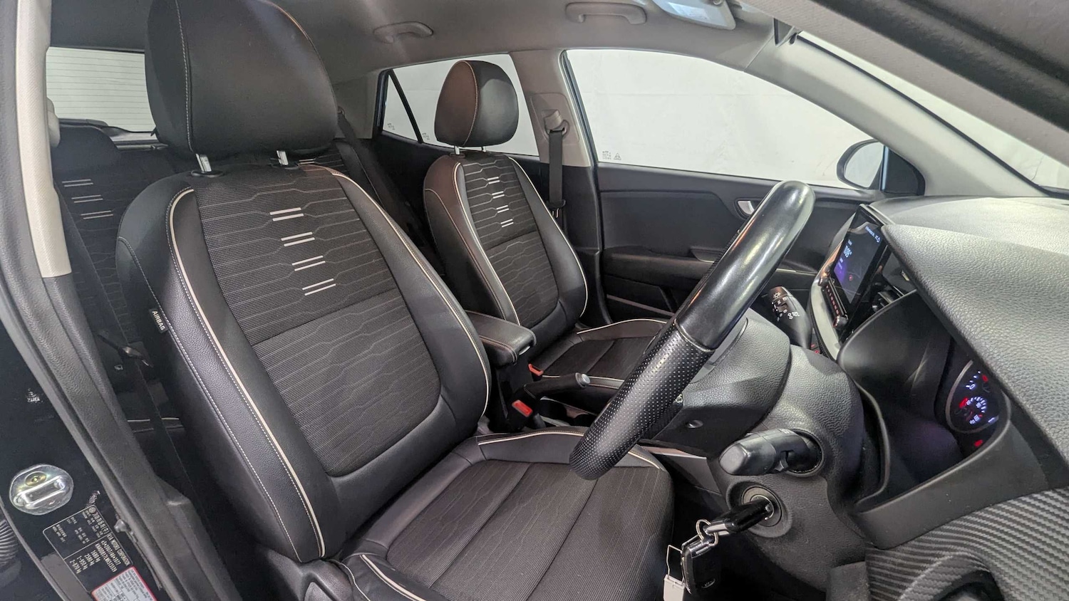 Used Kia Stonic 2021 for sale - 76351643: Photo 13