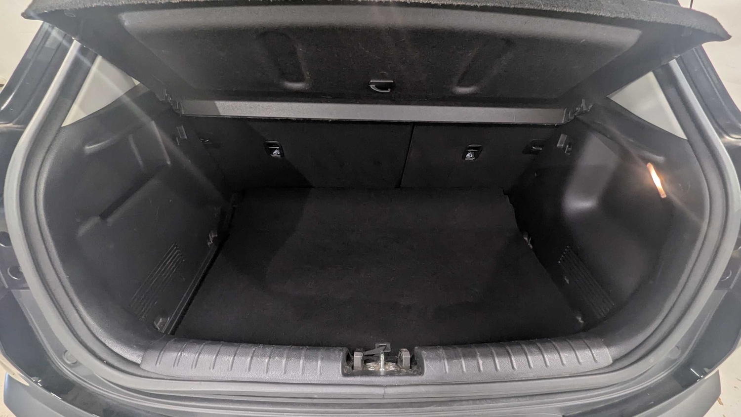 Used Kia Stonic 2021 for sale - 76351643: Photo 15