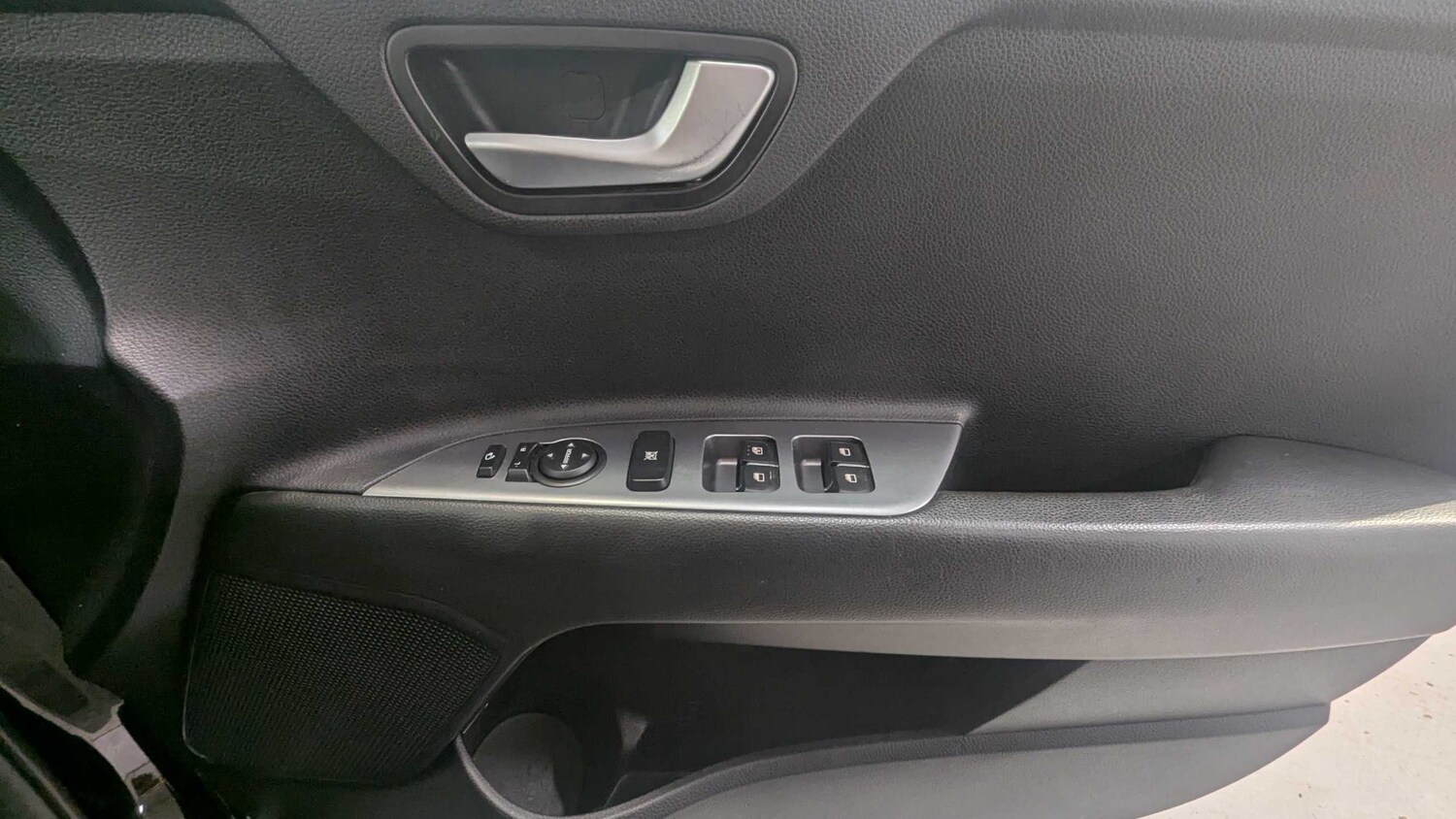 Used Kia Stonic 2021 for sale - 76351643: Photo 21