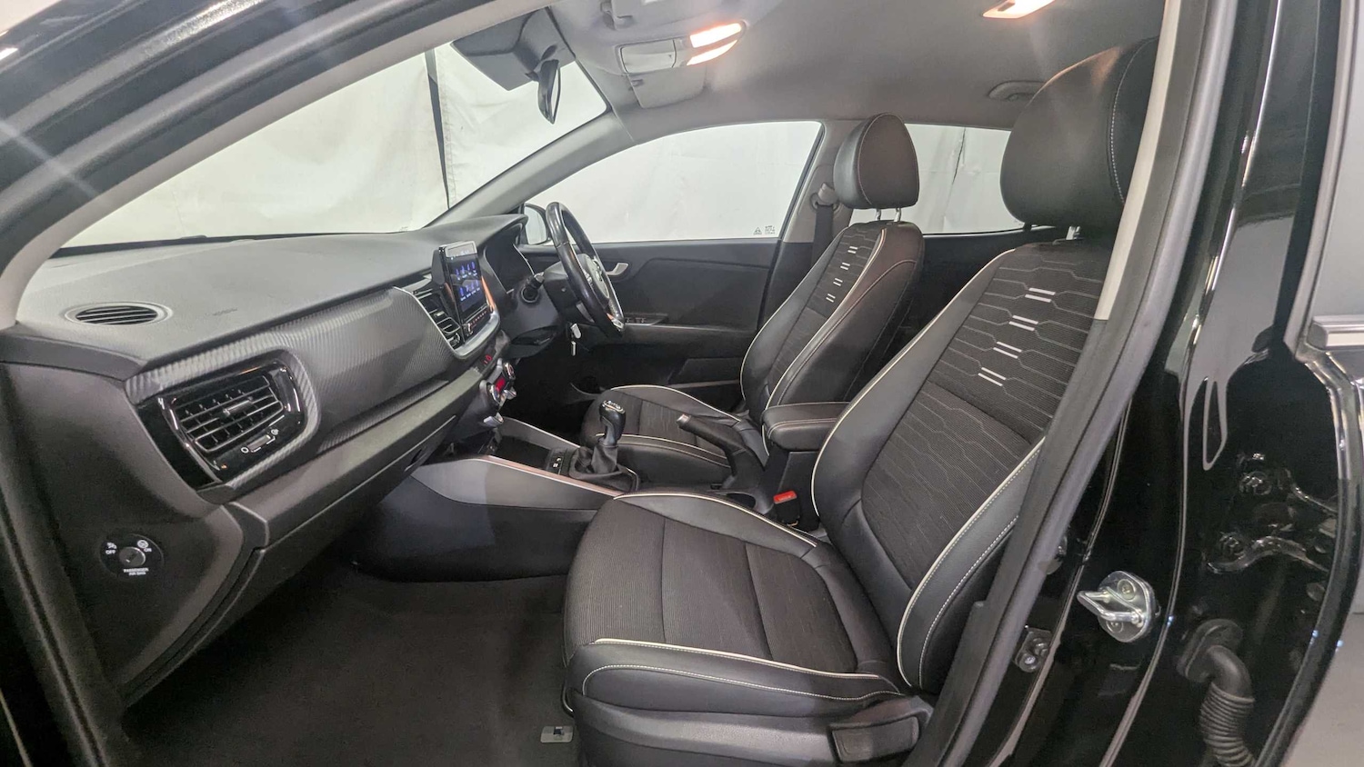 Used Kia Stonic 2021 for sale - 76351643: Photo 33