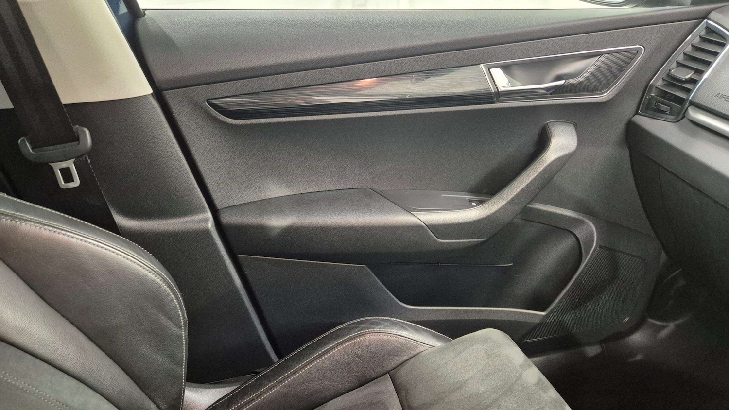 Used Skoda Karoq 2019 for sale - 76310820: Photo 32