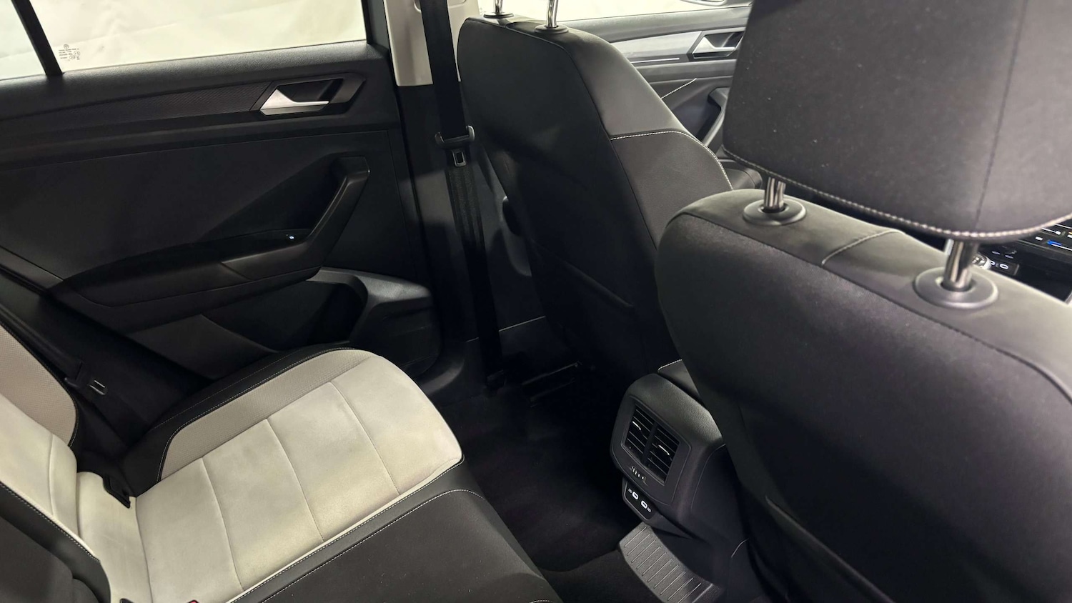 Used Volkswagen T-Roc 2022 for sale - 76916012: Photo 15