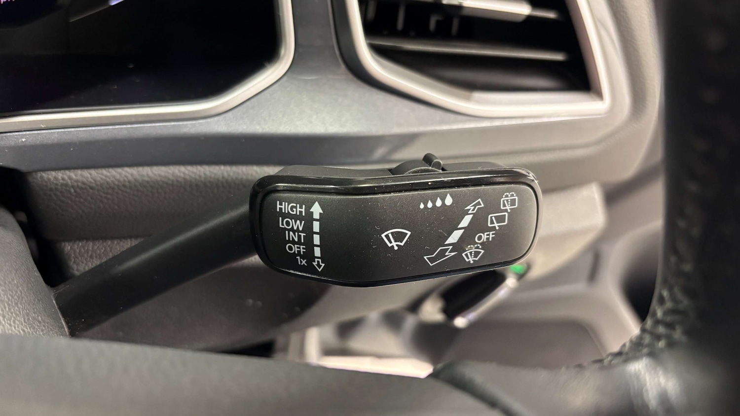 Used Volkswagen T-Roc 2022 for sale - 76916012: Photo 25