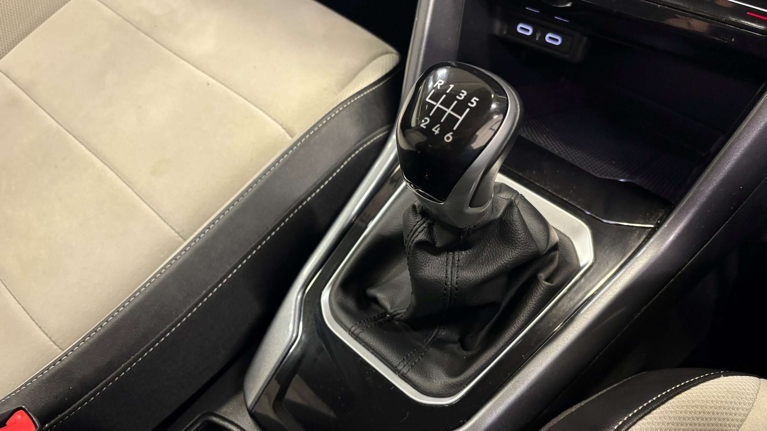 Used Volkswagen T-Roc 2022 for sale - 76916012: Photo 27