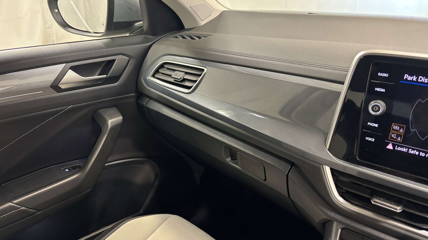 Used Volkswagen T-Roc 2022 for sale - 76916012: Photo 32