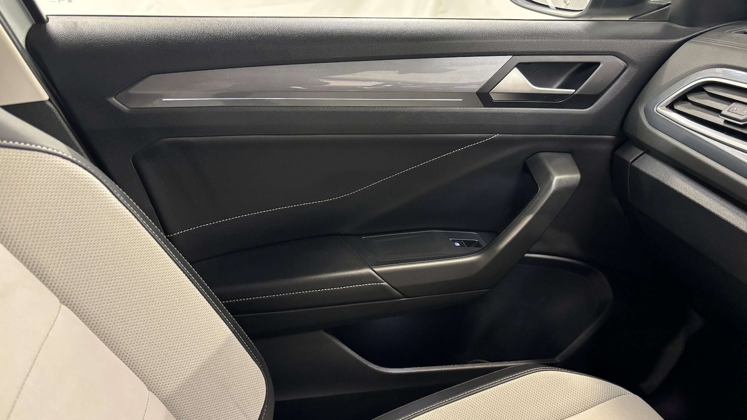 Used Volkswagen T-Roc 2022 for sale - 76916012: Photo 33