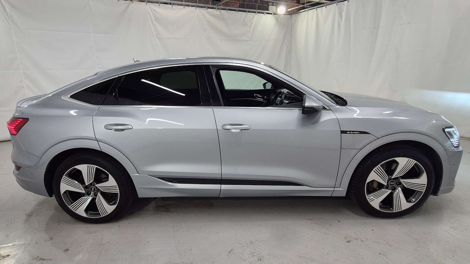 Used Audi e-tron 2021 for sale - 76610582: Photo 4