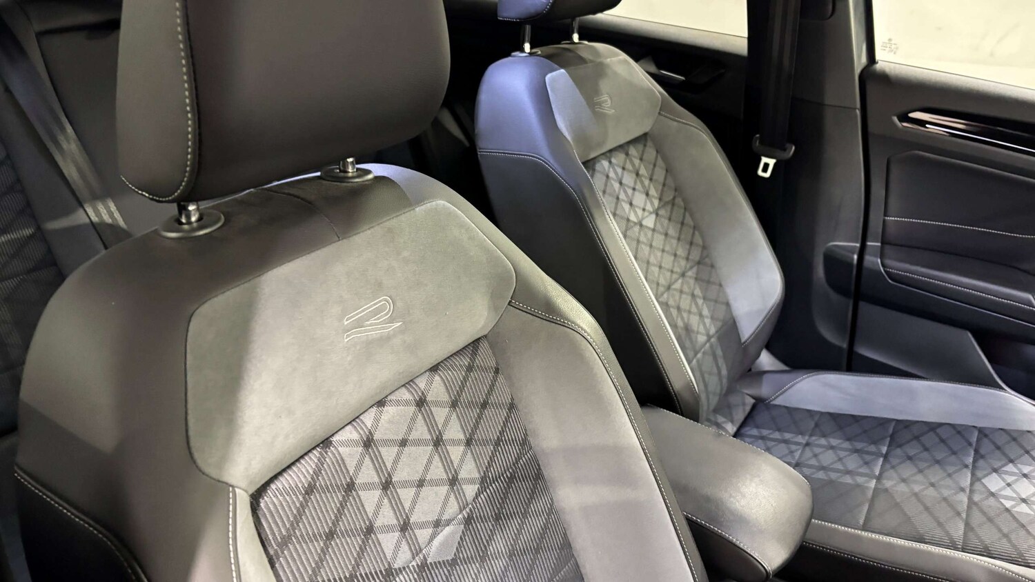 Used Volkswagen T-Roc 2022 for sale - 76915992: Photo 18