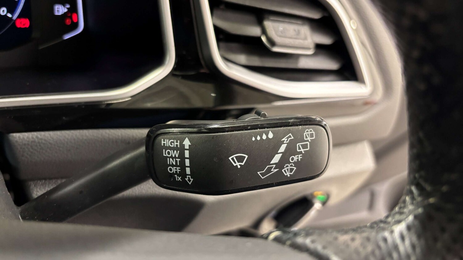 Used Volkswagen T-Roc 2022 for sale - 76915992: Photo 28