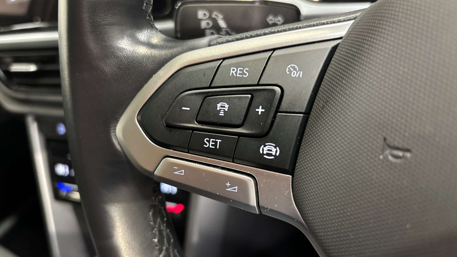 Used Volkswagen T-Roc 2022 for sale - 76889682: Photo 24