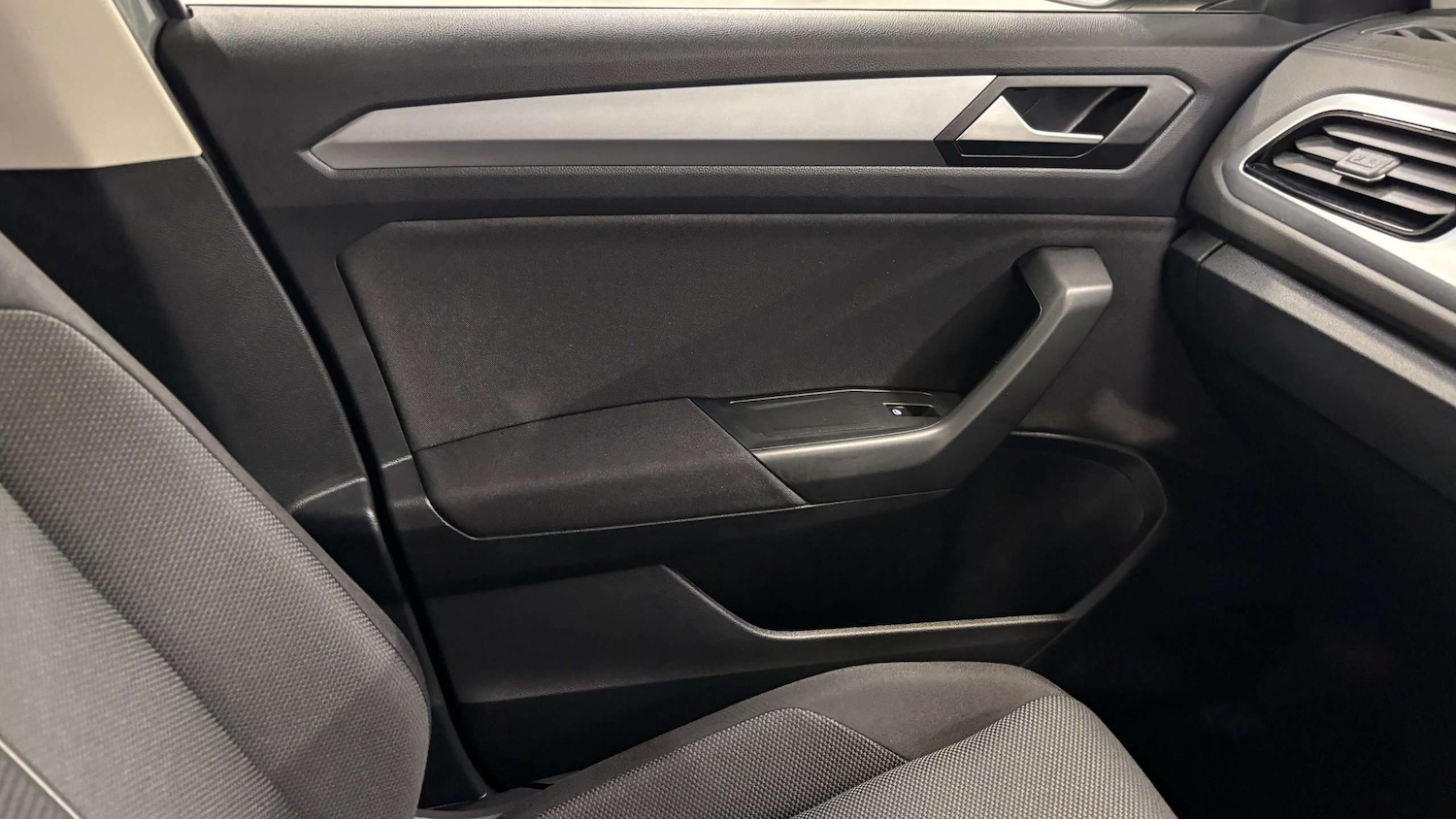 Used Volkswagen T-Roc 2022 for sale - 76889682: Photo 32