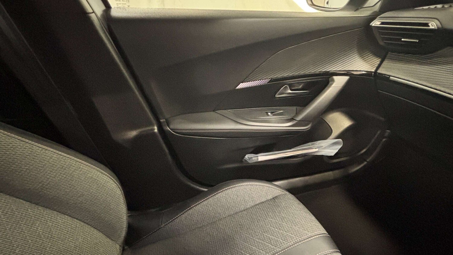 Used Peugeot 2008 2024 for sale - 77960854: Photo 31