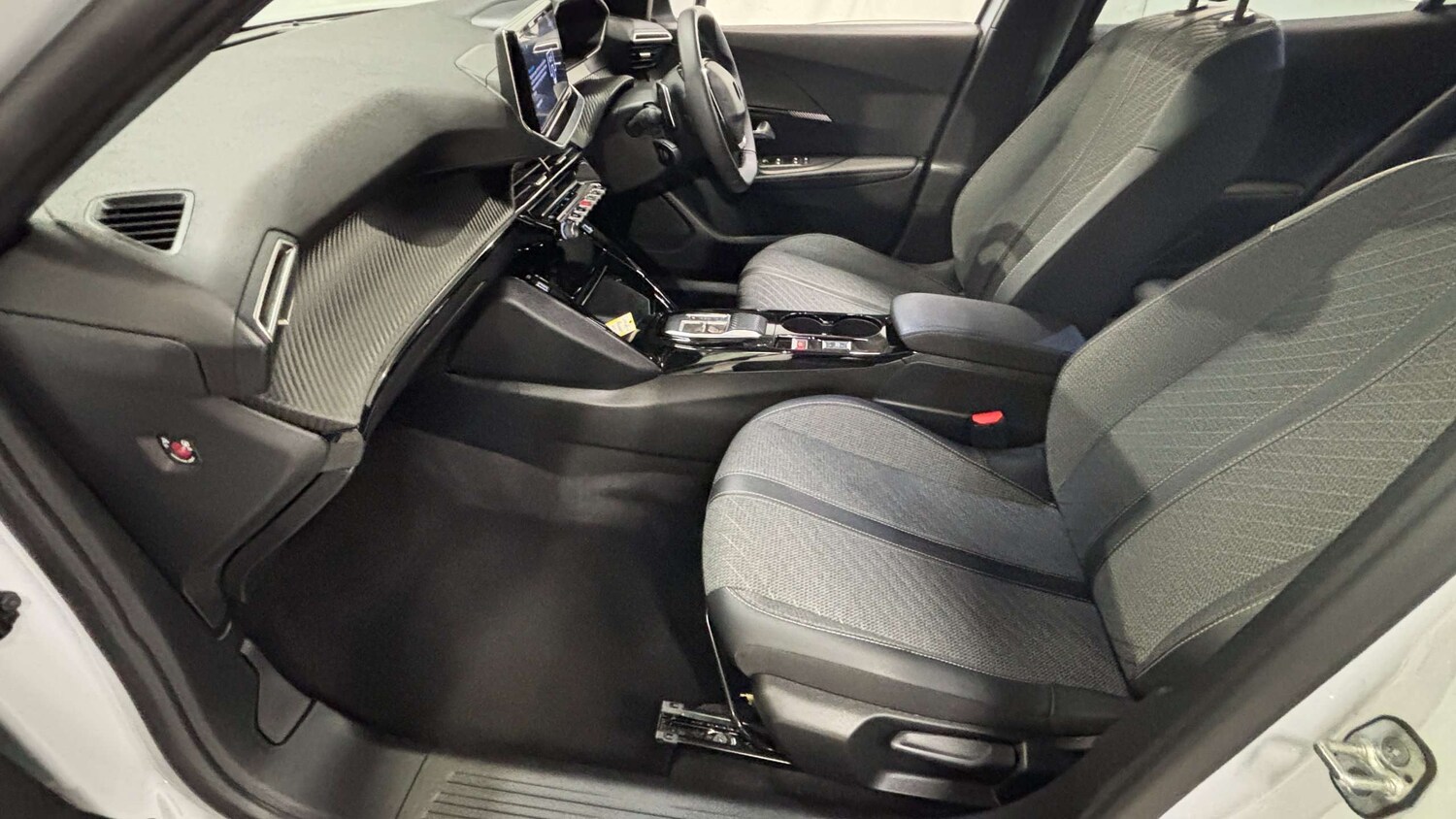 Used Peugeot 2008 2024 for sale - 77960854: Photo 33