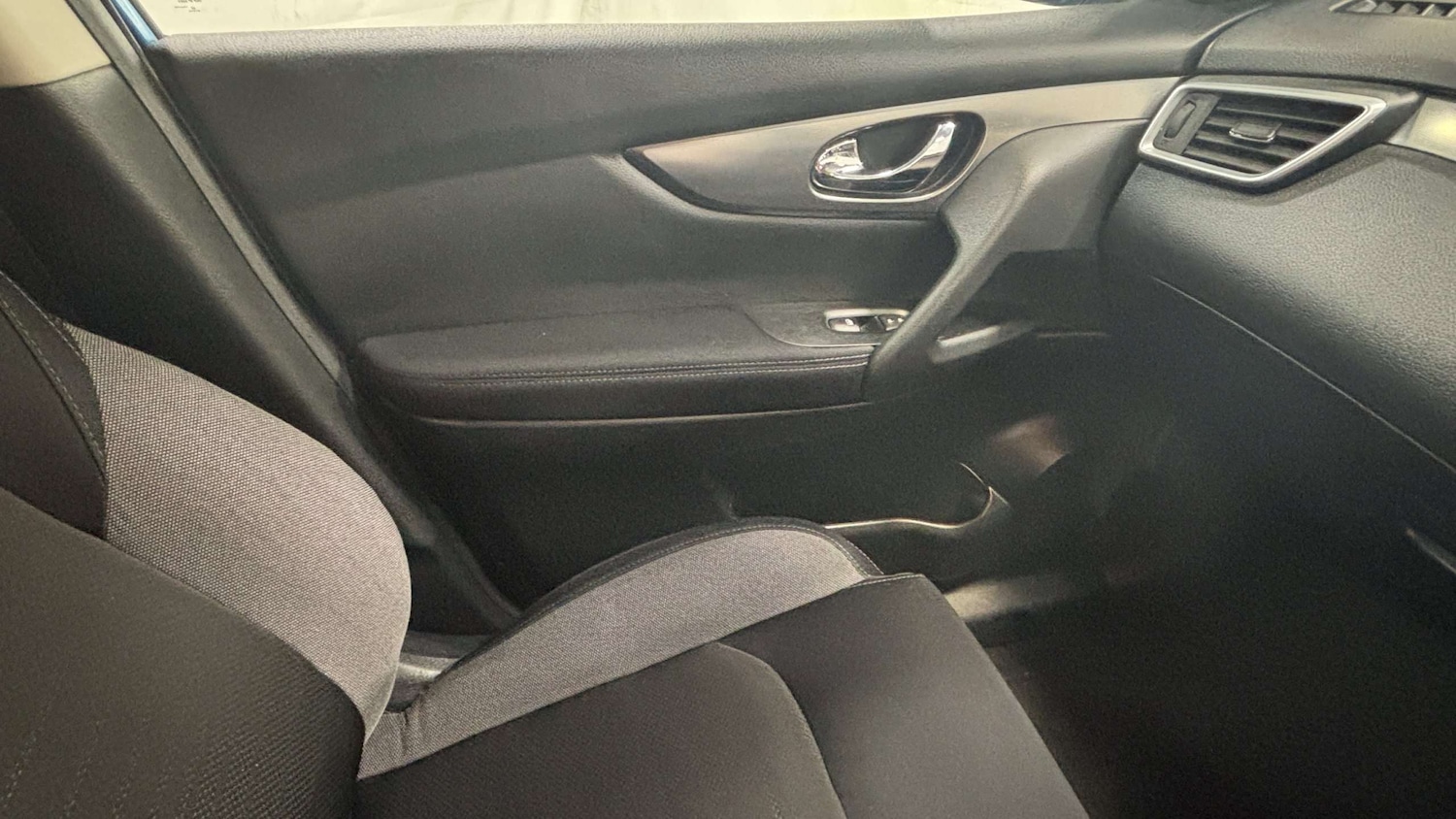 Used Nissan Qashqai 2017 for sale - 77996167: Photo 25