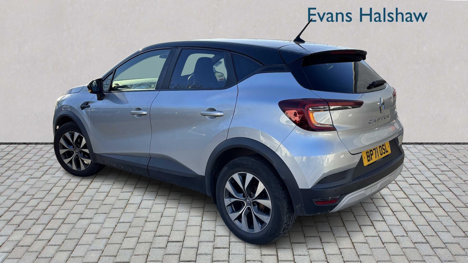 Used Renault Captur 2022 for sale - 77082987: Photo 2