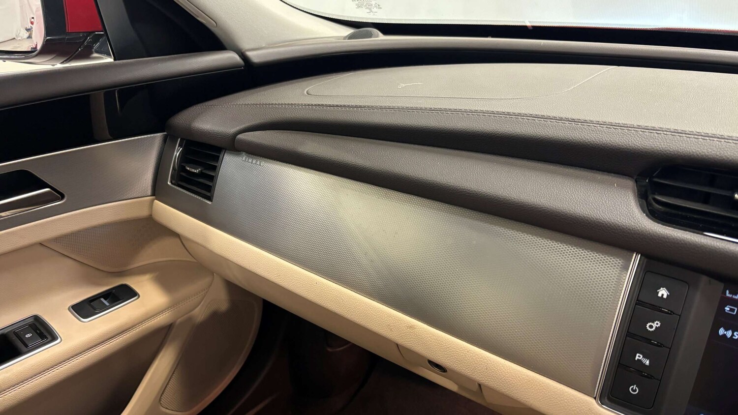 Used Jaguar XF 2018 for sale - 77960816: Photo 33