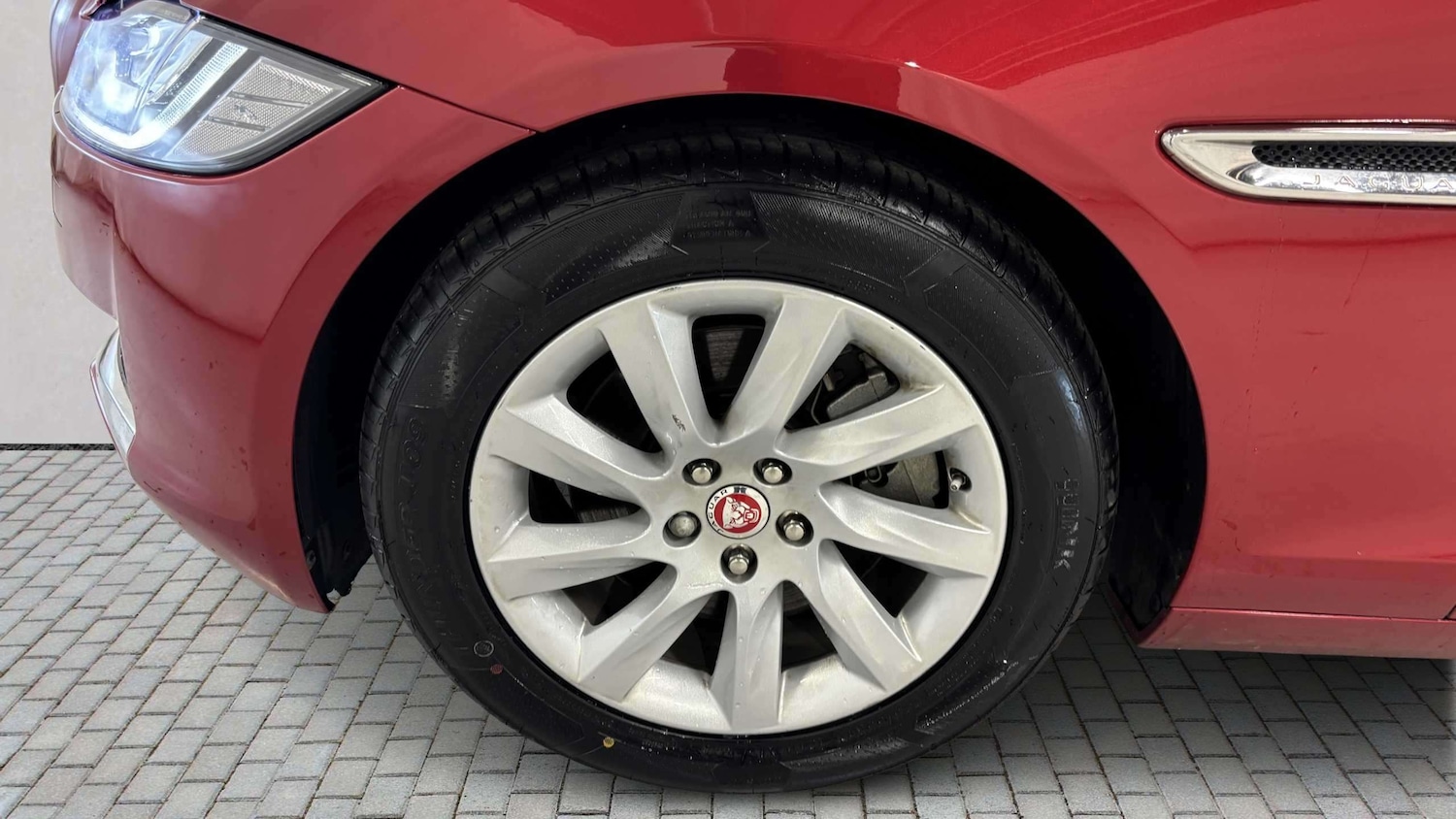 Used Jaguar XF 2018 for sale - 77960816: Photo 9