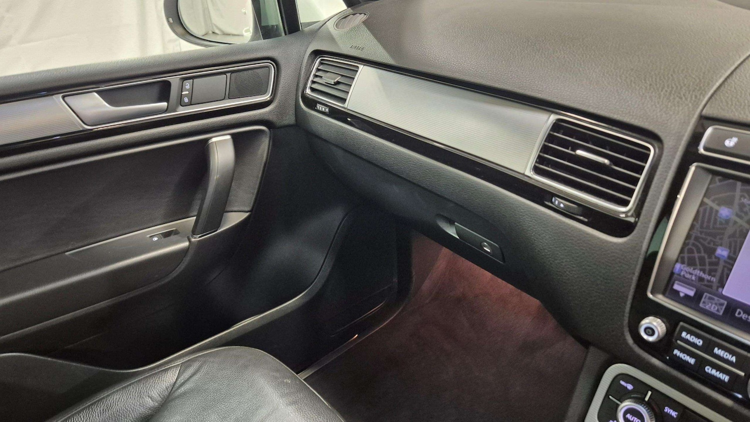 Used Volkswagen Touareg 2017 for sale - 76141764: Photo 32