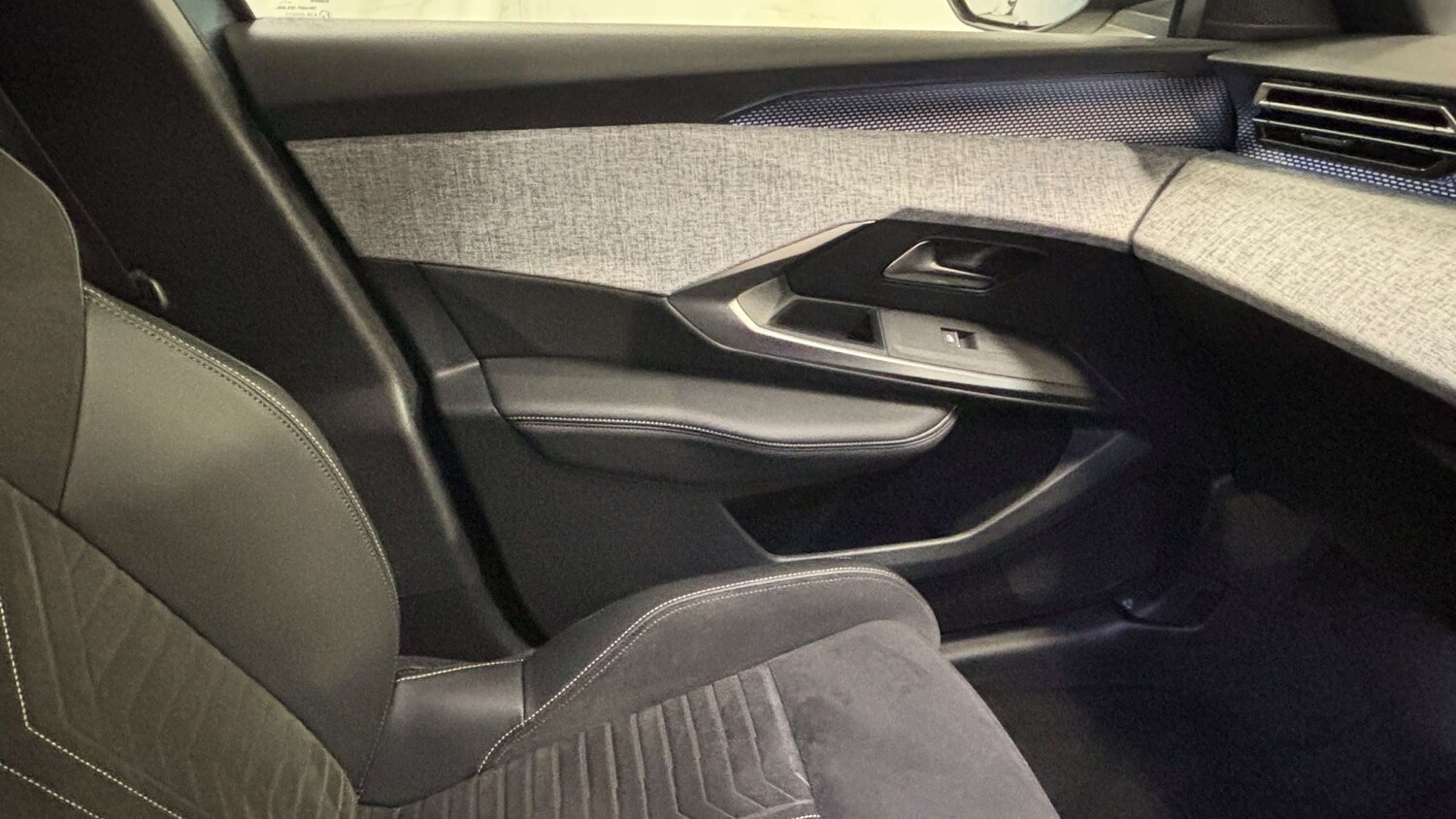 Used Peugeot 3008 2024 for sale - 77886143: Photo 32