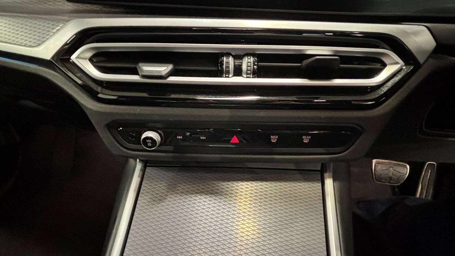 Used BMW 3 Series 2024 for sale - 77589108: Photo 27