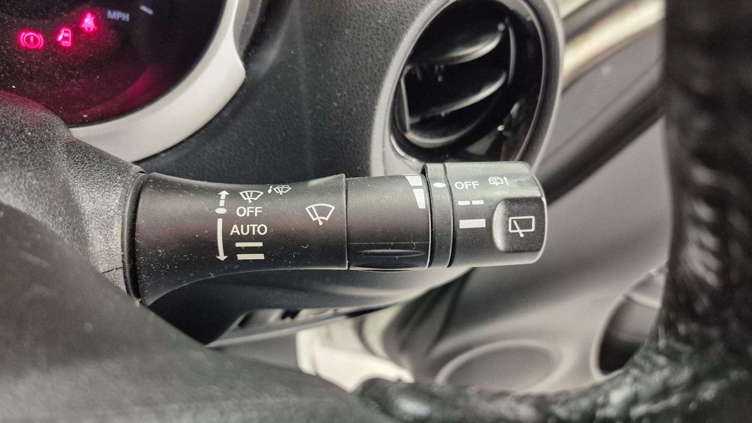 Used Nissan Juke 2015 for sale - 76705183: Photo 24