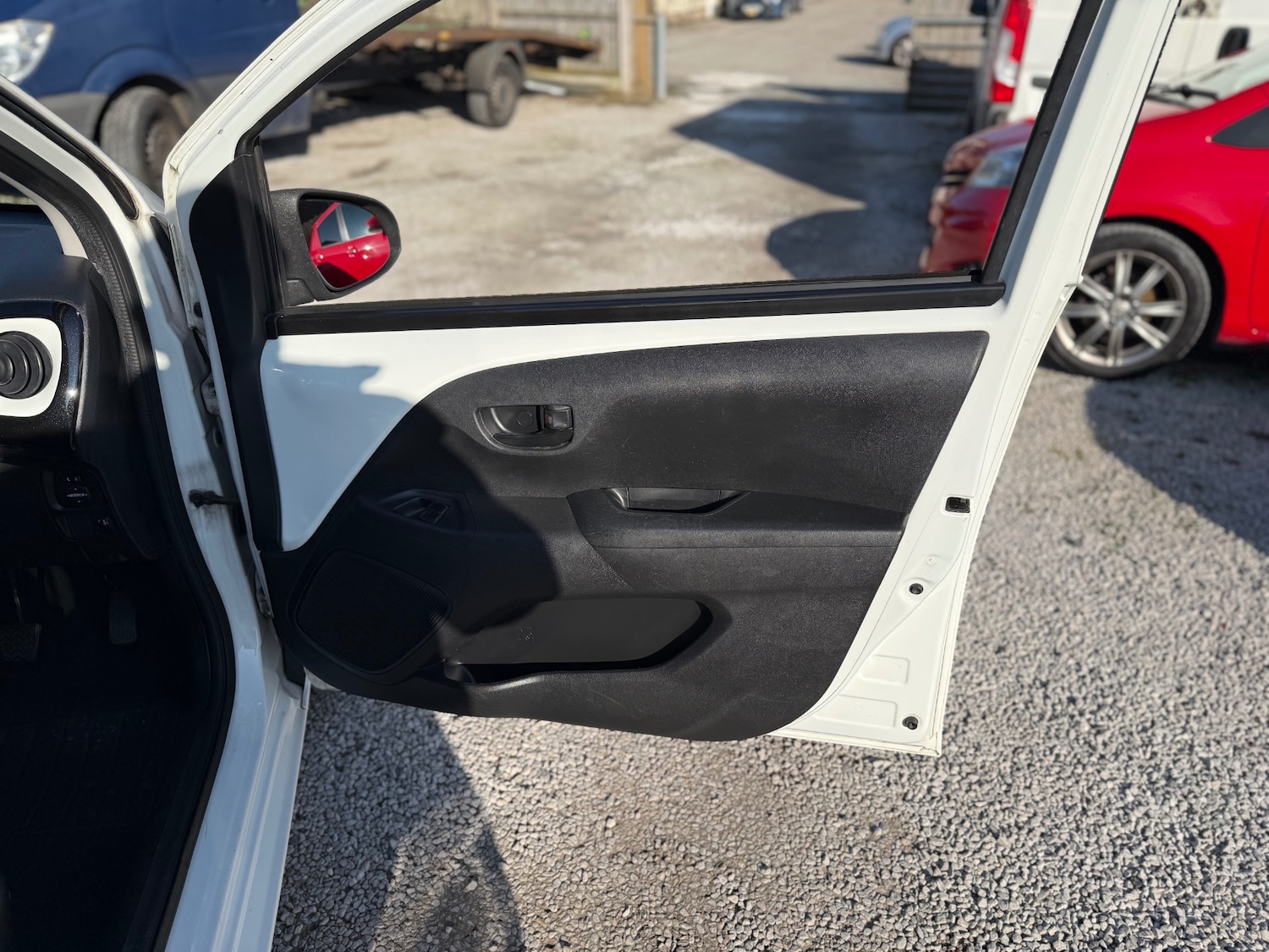 Used Toyota AYGO 2015 for sale - 77974670: Photo 46