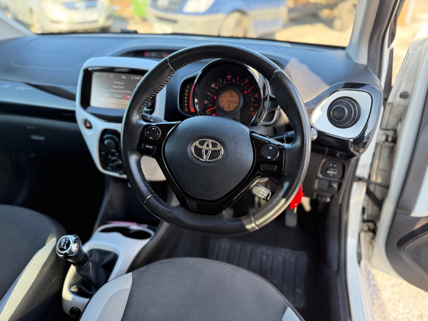Used Toyota AYGO 2015 for sale - 77974670: Photo 49